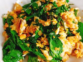 ใบเหลียงผัดไข่