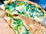 Una foto de espinaca y queso azul