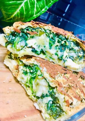 Una foto de EMPANADA DE ESPINACA Y QUESOS 🥬🧀🍽🍷 EN HORNO ELÉCTRICO 👏😋🍽🥬🧀🍷🤗👏