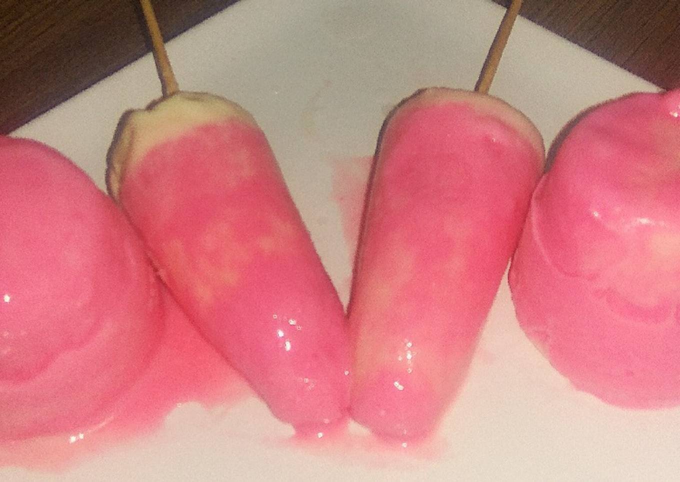 Strawberry mango ripple kulfi