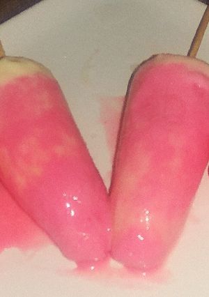A picture of Strawberry mango ripple kulfi.