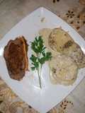 Filet Hope gratinado en cheddar, con papas suaves a la menta