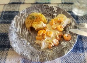 Una foto de Abadejo al horno con salsa crema de camarones