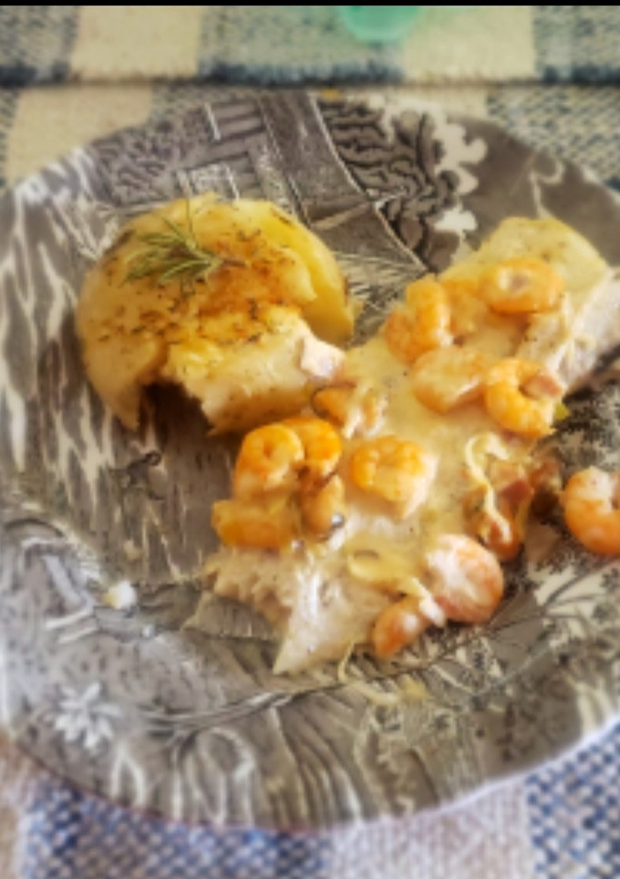 Una foto de Abadejo al horno con salsa crema de camarones