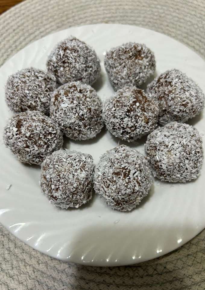 Una foto de Trufas saludables de banana y nuez