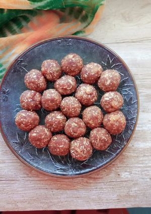 A picture of Whole wheat sesame ladoo.
