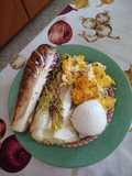 Uova strapazzate ai semi con radicchio rosso & bianco brasato e mozzarella di bufala