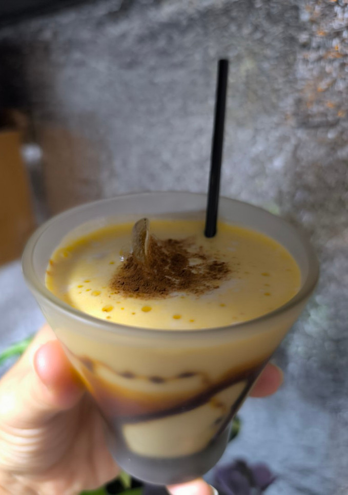 Una foto de Cóctel: Lúcurrina Sour 🍹