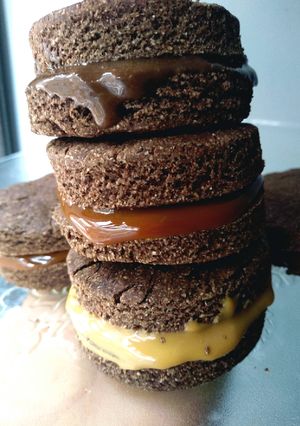 Una foto de ALFAJORES INTEGRALES DE CHOCOLATE🍫