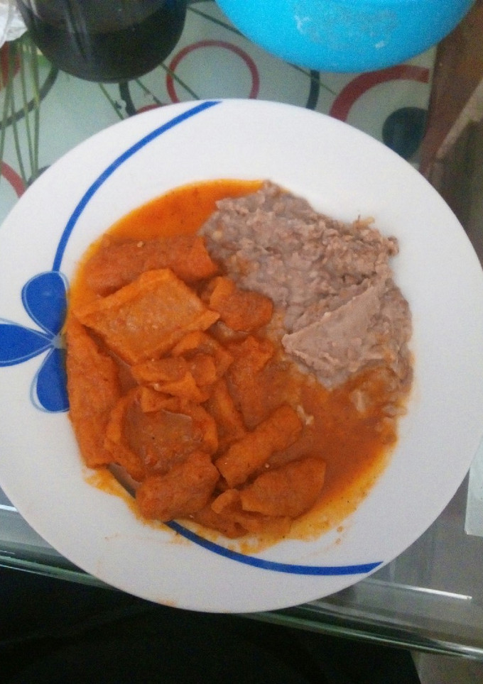 Una foto de Chicharrón salsa con chile