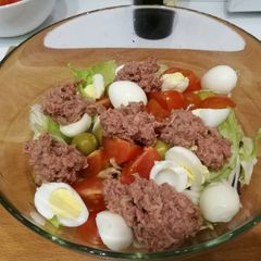 A picture of Green Salad "Venice" with tuna.