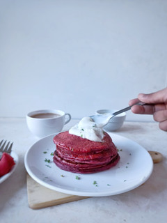 बीटरूट पैनकेक (Beetroot pancake recipe in Hindi) रेसिपी मुख्य फोटो