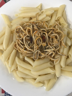 Una foto de Macarrones con gulas