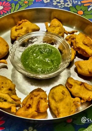आलू के पकौड़े। रेसिपी मुख्य फोटो