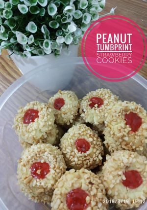 Foto resep Peanut Tumbprint strawberry cookies