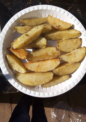 A picture of Deep fried potatoes.