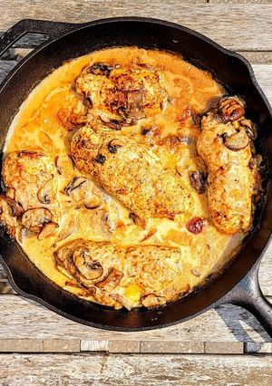 Stuffed Chicken Breast in creamy mushroom sauce রেসিপির প্রধান ছবি