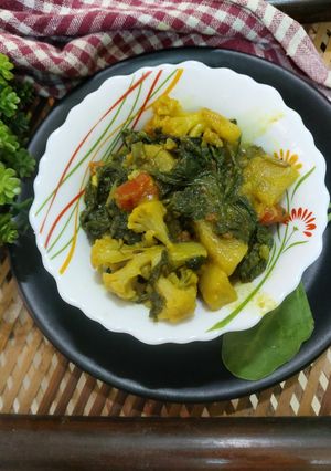 পালং এর পাঁচমিশালি তরকারি (palak panchmishali tarkari recipe in Bengali) রেসিপির প্রধান ছবি