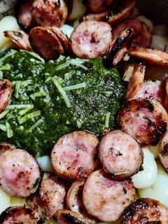 Una foto de ÑOQUIS AL Pesto🌿con Chorizo Santarrosano...!😛