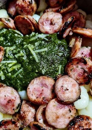 Una foto de ÑOQUIS AL Pesto🌿con Chorizo Santarrosano...!😛