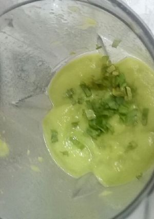 Una foto de Pasta de aguacate con cilantro