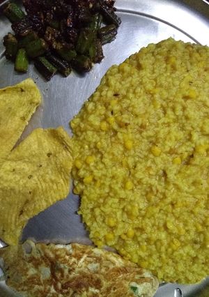 A picture of Khichdi (khichuri).