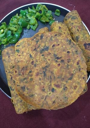 A picture of Methi Thepla.