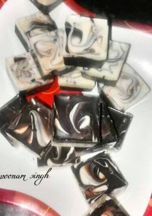 A picture of Marble effect chocolate.