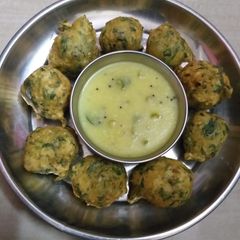 A picture of Gujarati methi gota.