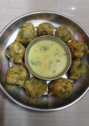 A picture of Gujarati methi gota.