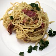 A picture of Pasta w/ walnut pesto.
