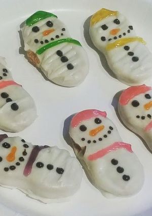 A picture of Snowmen cookies.