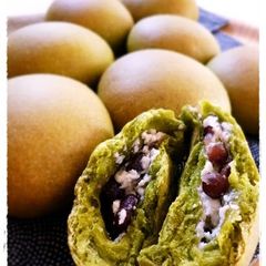 A picture of Green Tea Buns with Cream Cheese and Dainagon Adzuki Beans.