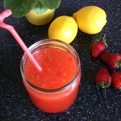 A picture of Strawberry Lemonade.