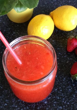 A picture of Strawberry Lemonade.