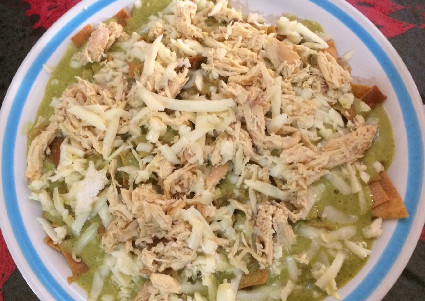 Chilaquiles verdes con pollo