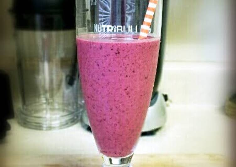 Steps to Prepare Quick Berry Blast Breakfast Smoothie