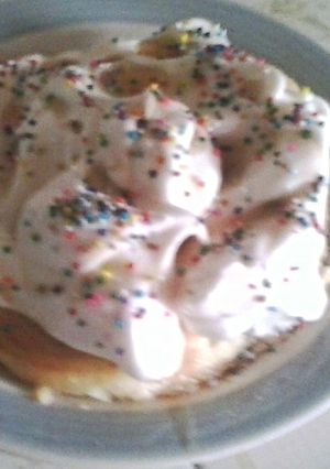 A picture of Pancake top with meringue and sprinkles.