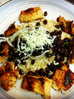 A picture of Pollo Y Frijoles Con Arroz.