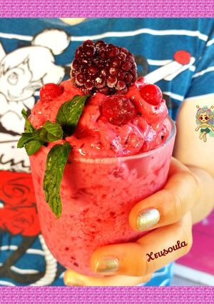 Φωτογραφία της συνταγής Frozen yogurt με φρούτα του δάσους