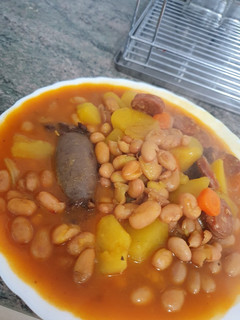 Una foto de Judías pintas con chorizo y morcilla