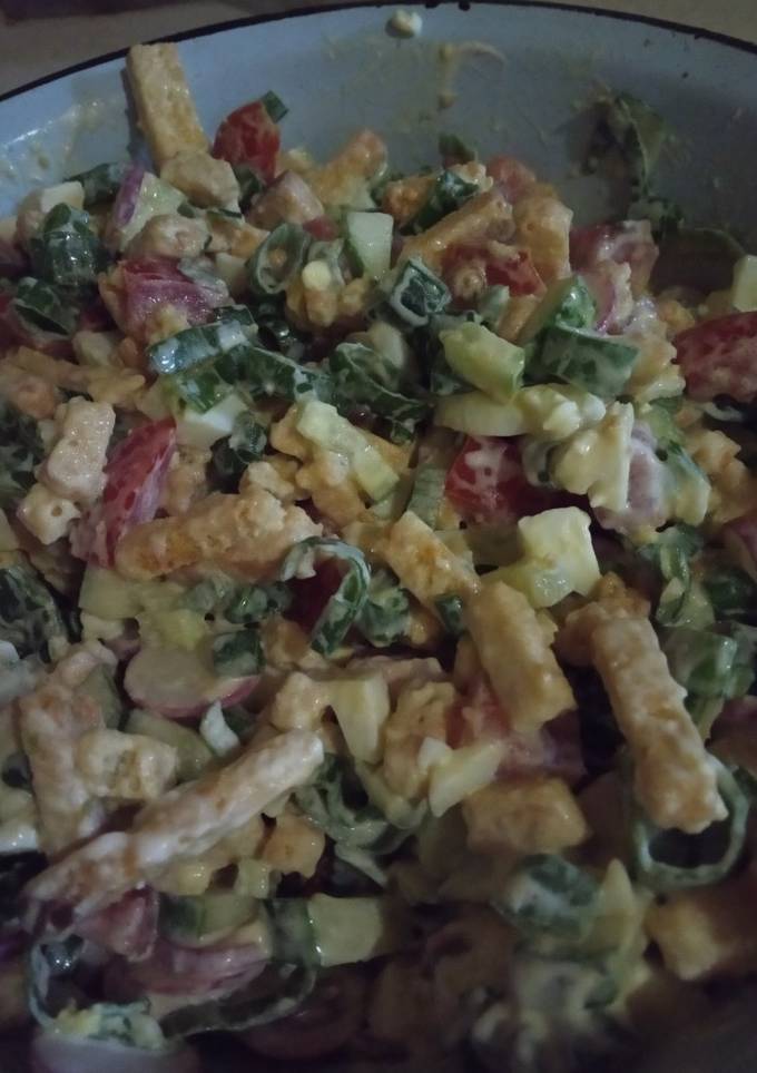 🥗 Салат з редискою та сухариками