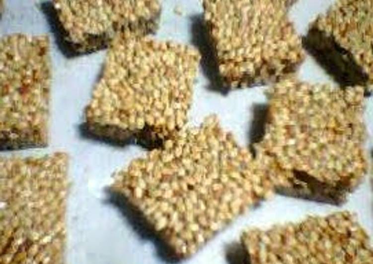 An Easy Snack: Sesame Crackers