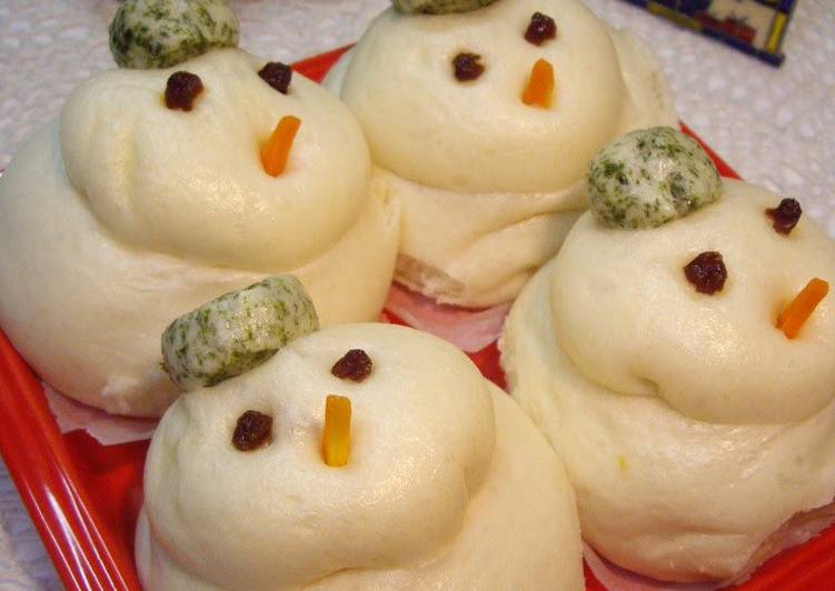 Recipe of Any-night-of-the-week Snowman Shaped Nikuman (Steamed Bao)