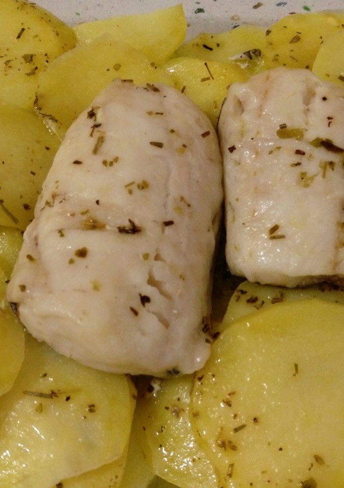 Una foto de Lomos de merluza con patatas al vapor