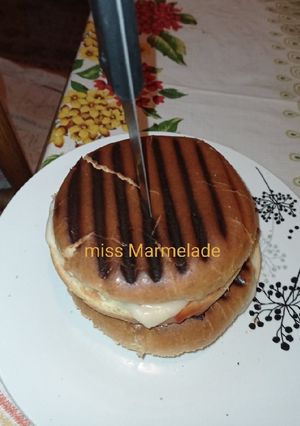 Φωτογραφία της συνταγής Σπιτικό burger με ανανά 🍔🍍