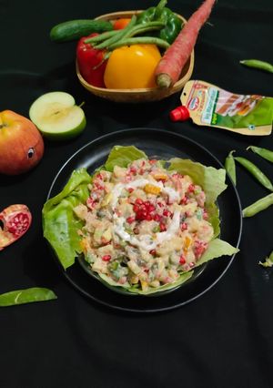 A picture of Mix fruits and vegetables salad with hung curd.