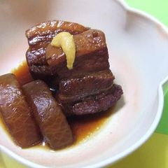 Buta no Kakuni (Simmered Pork Cubes) with Coke A picture of Buta no Kakuni (Simmered Pork Cubes) with Coke.