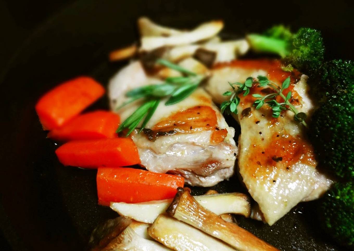 Confit-Style Grilled Chicken Cooking with a Rice Cooker on Low Heat