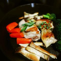 A picture of Confit-Style Grilled Chicken Cooking with a Rice Cooker on Low Heat.